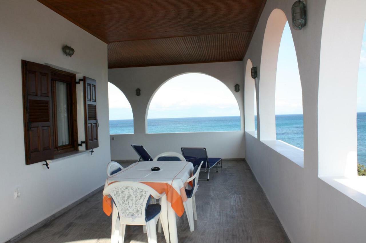 Appartamento El Mar Kómboi Esterno foto